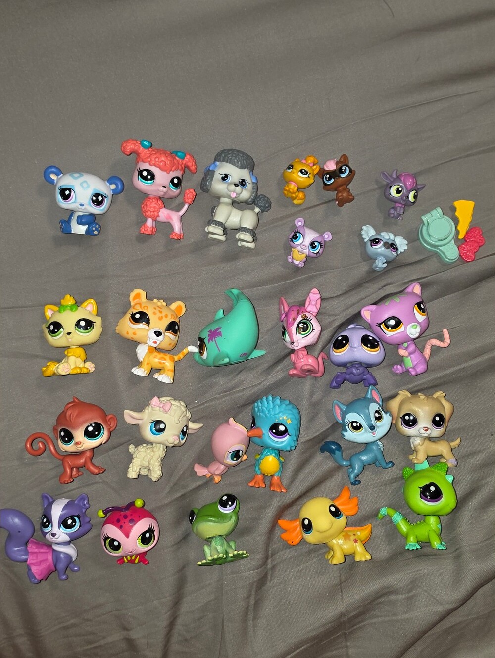 25 Littlest Pet Shop Lot With Accessories